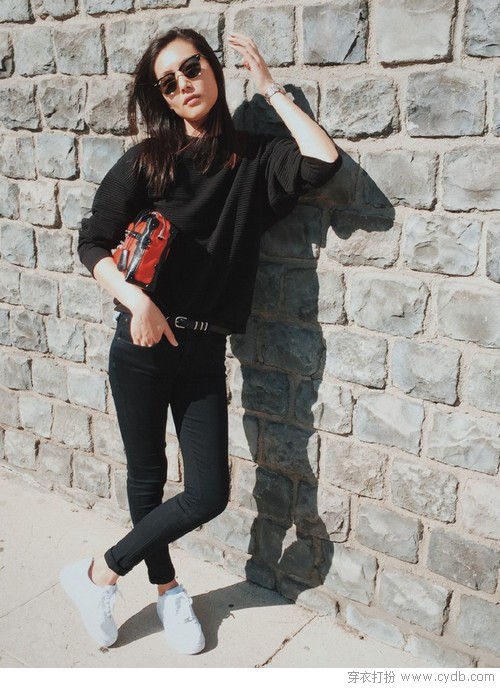 劉雯<a style='top:0px;' href=/index.php/article/tag/k/%25E7%25A9%25BF%25E8%25A1%25A3.html target=_blank ><strong style='color:red;top:0px;'>穿衣</strong></a><a style='top:0px;' href=/index.php/article/tag/k/%25E6%2589%2593%25E6%2589%25AE.html target=_blank ><strong style='color:red;top:0px;'>打扮</strong></a>如此<a style='top:0px;' href=/index.php/article/tag/k/%25E4%25BD%258E%25E8%25B0%2583.html target=_blank ><strong style='color:red;top:0px;'>低調</strong></a>的原因竟然是......
