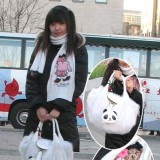 春节期间北京街头女孩的装扮