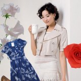 适合成熟女性的花朵图案服装