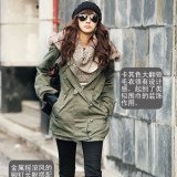 看韩国街头型女的棉服搭配