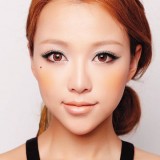 猫眼眼线打造海滩妆容