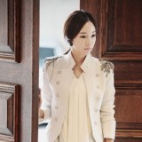 肩章打造帅气潮女范