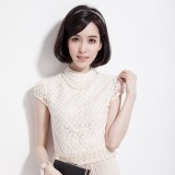 素色搭配知性韵味