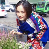 围巾披肩两相宜 旖旎风情唯恋伊