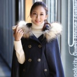 人手一件斗篷外套
