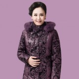 过年回家 新衣服送爸妈