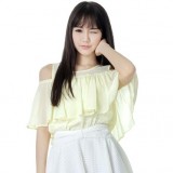 小露香肩又何妨