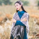 披肩华美演绎冬季恋歌