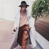 寒冬拒绝光腿，百变皮裤造型王