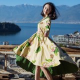 大衣里面穿长裙，美丽与温暖兼得