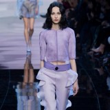 跟随Armani高定开启一场紫色盛宴