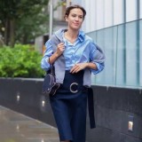 简洁半裙演绎秋日专属魅力