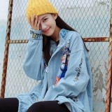 牛仔短外套是秋天最好的开场白