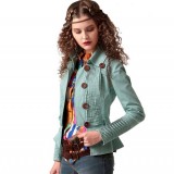 外套就选收腰款，无论长短准没错