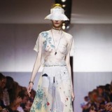 时装新宠：网纱+刺绣的美好时代