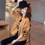 春日变身吸睛少女，小腰长腿敲纤细